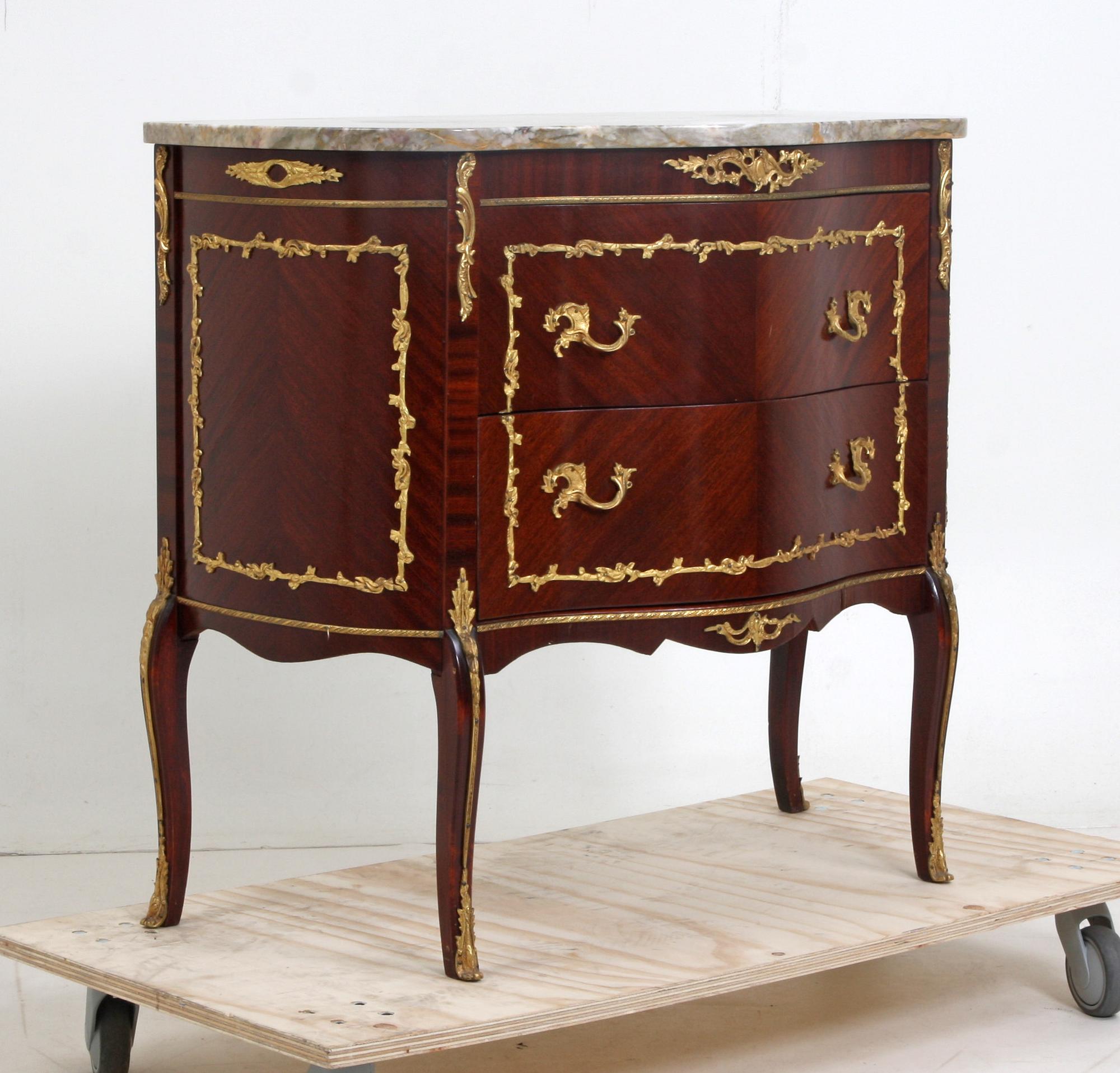 BYRÅ, rokokostil. 1900-tal. Spanien.