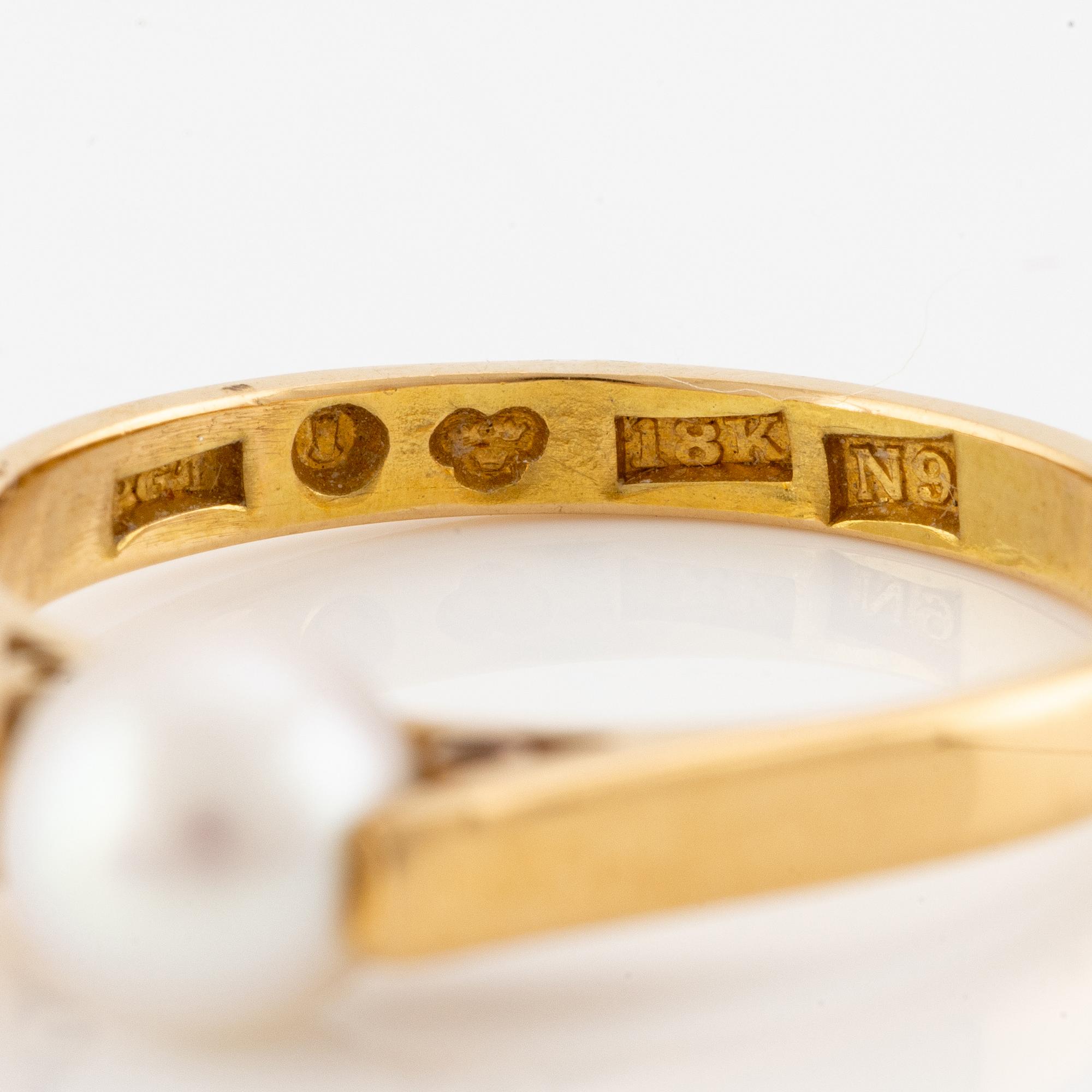 Ring, 18K gold with cultured pearl.
