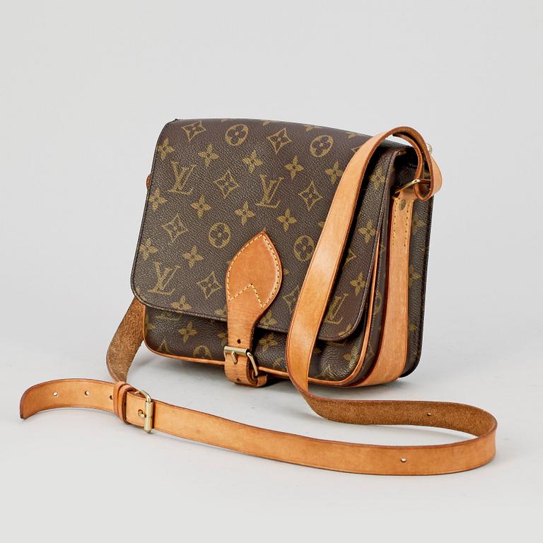 AXELVÄSKA, Louis Vuitton.