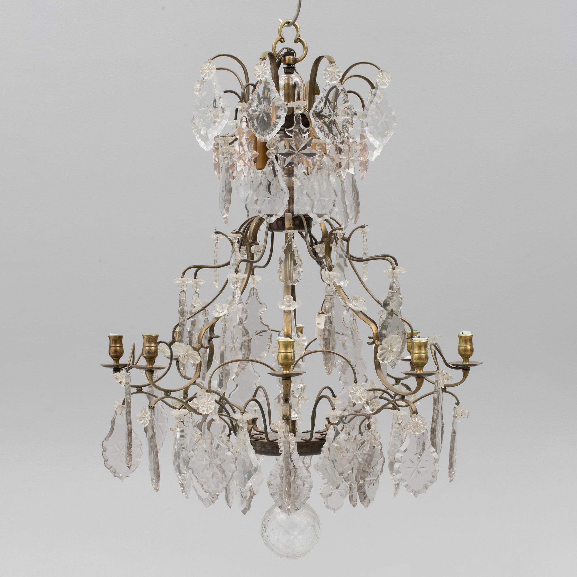 A Rococo style chandelier, early 20th century.