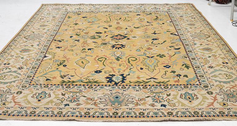 An Indian flat weave carpet of 'Shah Abbas' design, c. 402 x 289 cm.