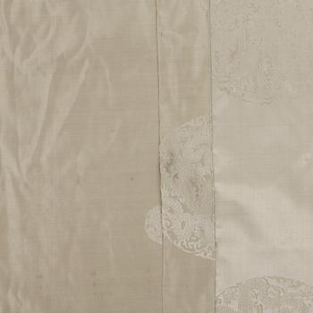 DRAPERIER, ett par, siden, Kina, tidigt 1900-tal.