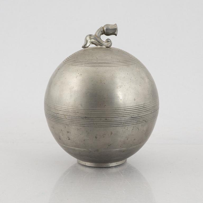 Sylvia Stave, a lidded bowl model "5347", C.G. Hallberg, Stockholm, 1932.