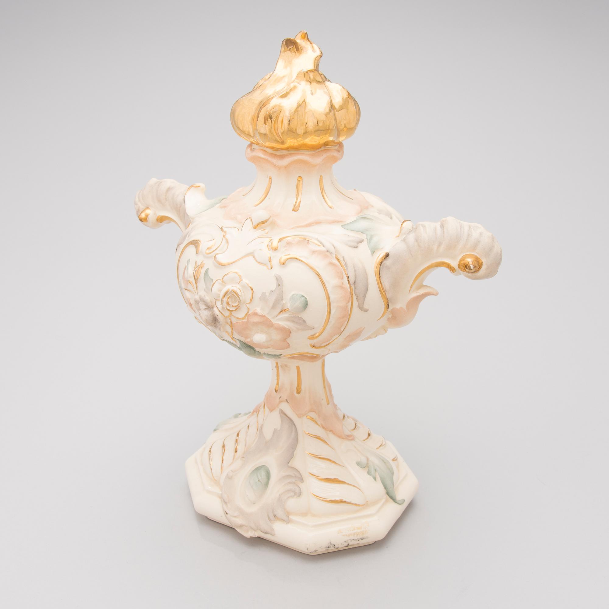 DEKORELEMENT TILL KAKELUGN, keramik, Rörstrand, 1800-talets slut.