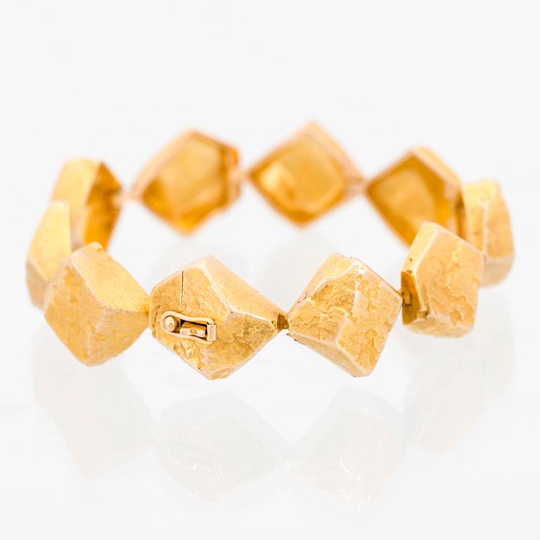 A BJÖRN WECKSTRÖM BRACELET, 'Koskikivet', 14K gold. Lapponia 1966.