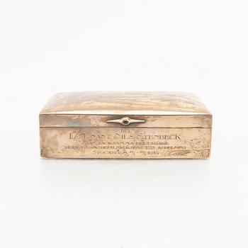 A Swedish 20th century silver cigarette case mark of CG Hallberg Stockholm 1914, total.