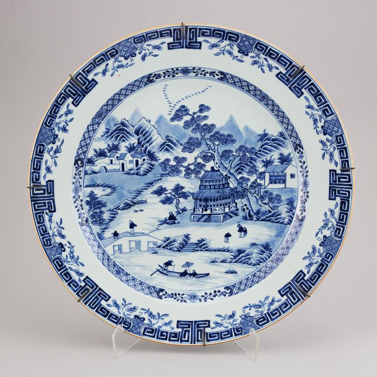 A large blue and white serving dish, Qing dynasty, Qianlong (1736-95).