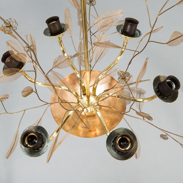 Paavo Tynell, A pair of mid-20th-century '9029/6' chandeliers for Taito, Finland.