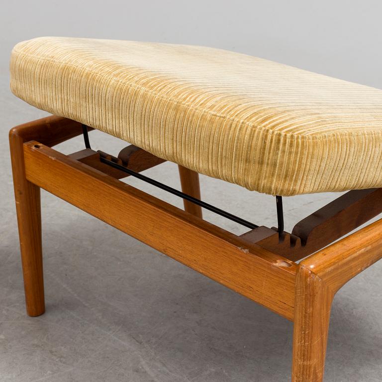 FÅTÖLJ OCH FOTPALL, teak, troligen 1960-tal.