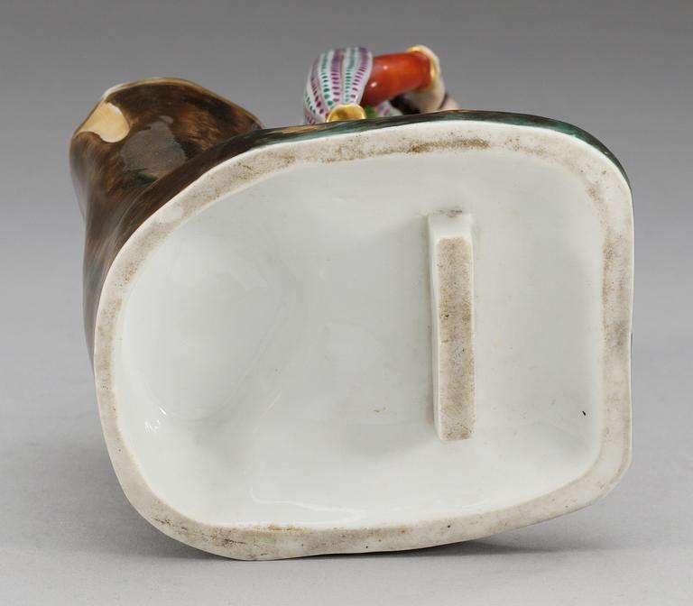 FIGURIN med VAS, porslin. Ryssland, 1800-tal. Troligen Popov, omärkt.