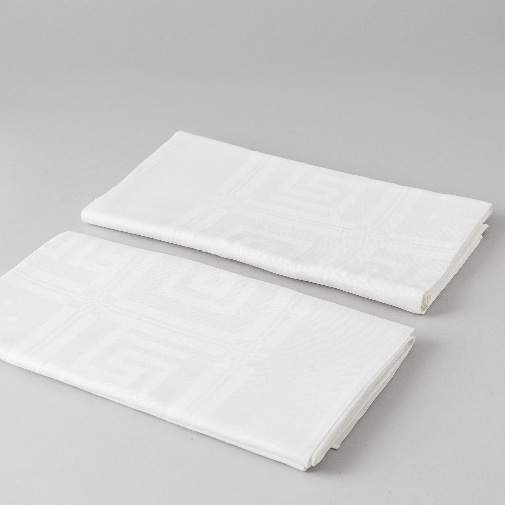 Duk, tedukar 2 st., och servetter, 23 st., linnedamast.