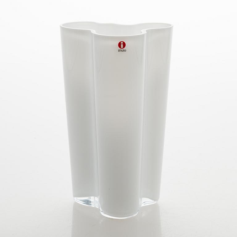 Alvar Aalto, vase, opal glass, Iittala, Finland.