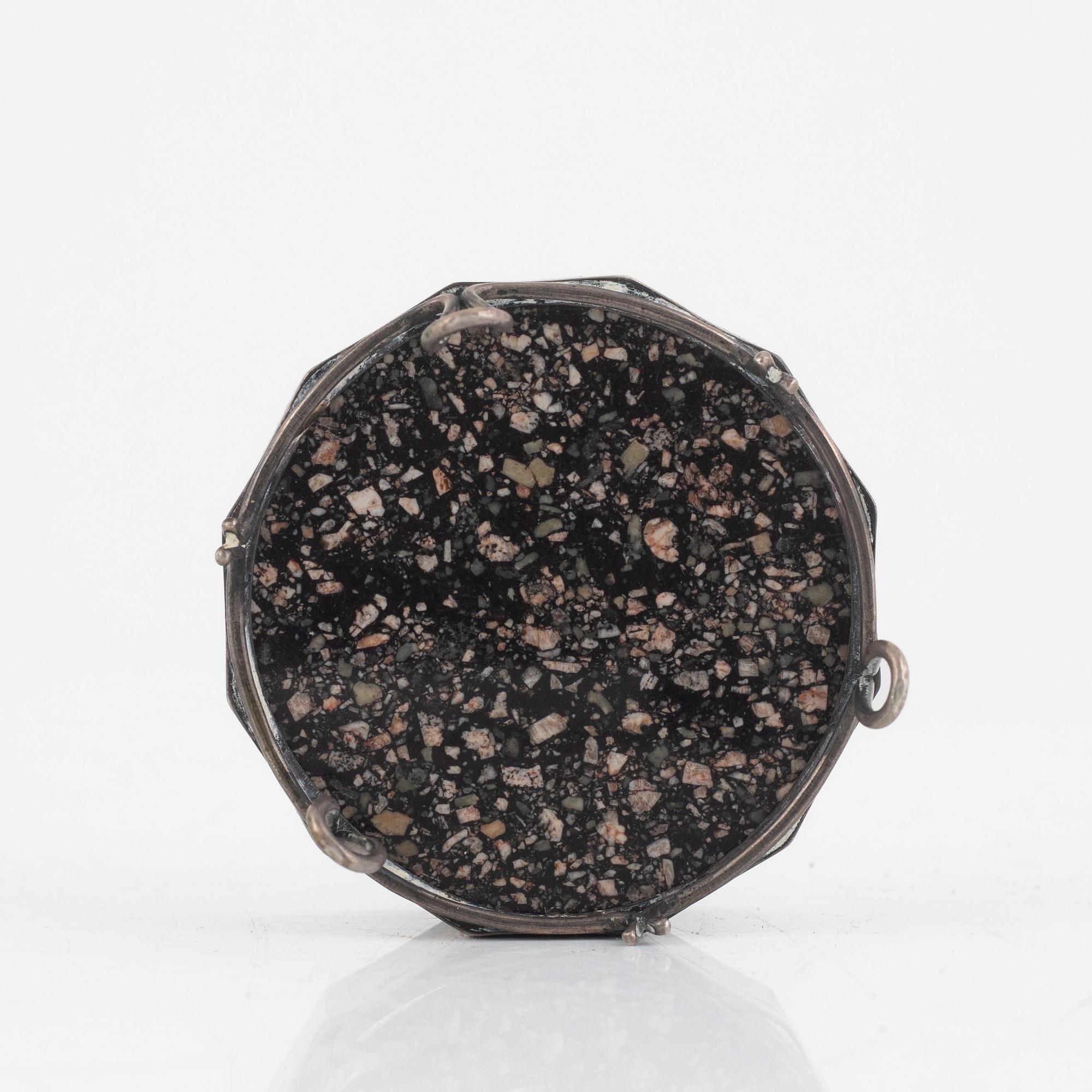 Saltkar, Älvdalen, 1800-talets början, ställ i silver av Carl L. Nordström, Uddevalla 1897.