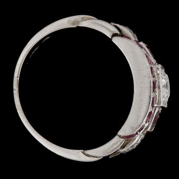 RING, gammalslipad diamant, ca 0.40 ct med rubiner och rosenslipade diamanter. Strömdahl, Stockholm.