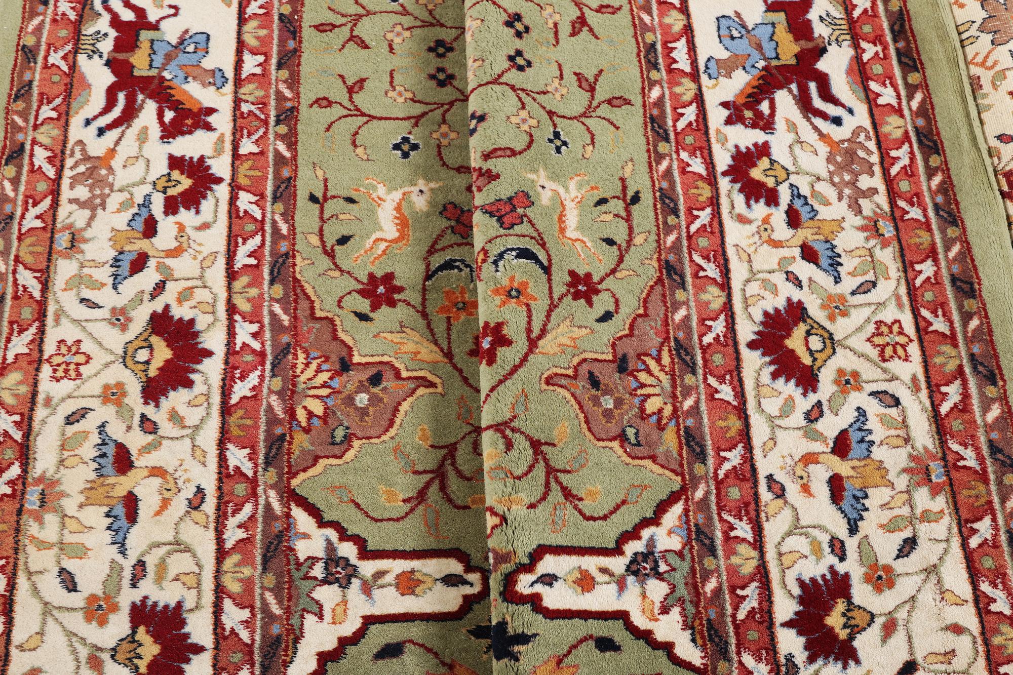 Matta, Sarouk, ca 354 x 256 cm.