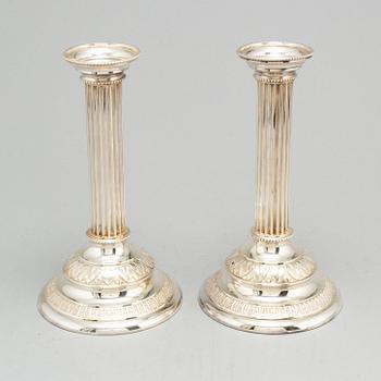 LJUSSTAKAR, ett par, nysilver, 1900-tal.