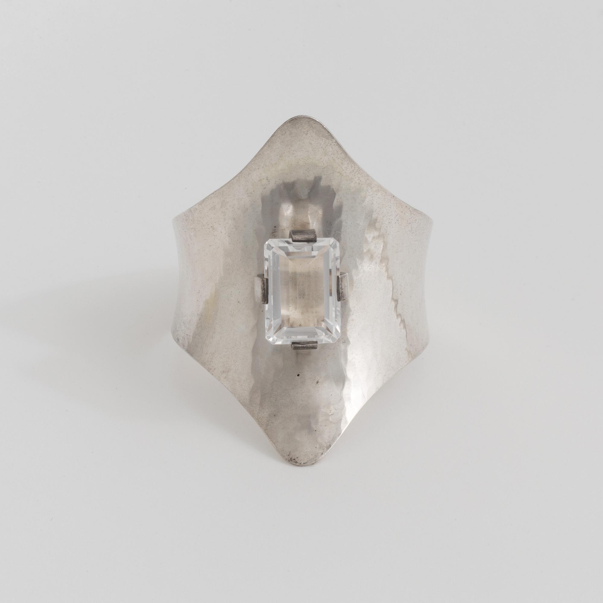 ARMRING, med bergkristall, Waldemar Jonsson, Skara.