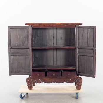 A 19TH CENTURY CHINESE CUPBOARD.