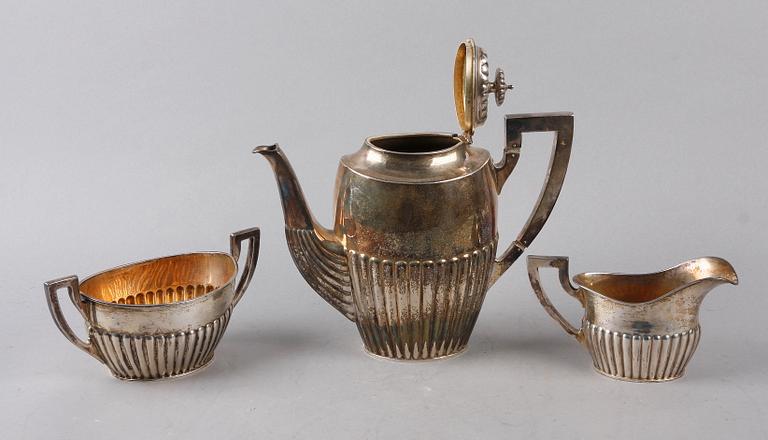 KAFFESERVIS, 3 delar, silver. Gustaviansk stil. AG Dufva, Stockholm 1918-19.