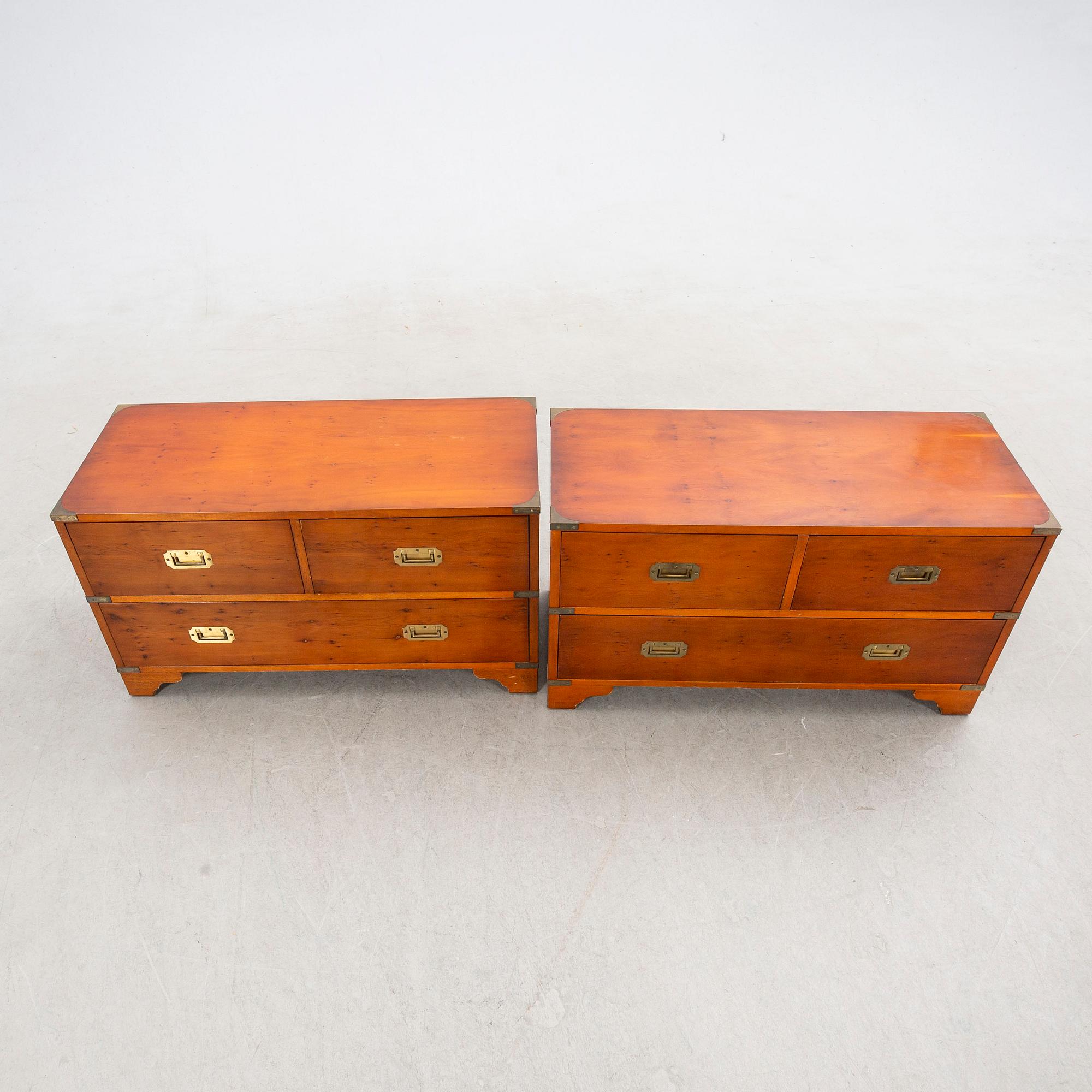 Chests of drawers, a pair, English style, 20th century.