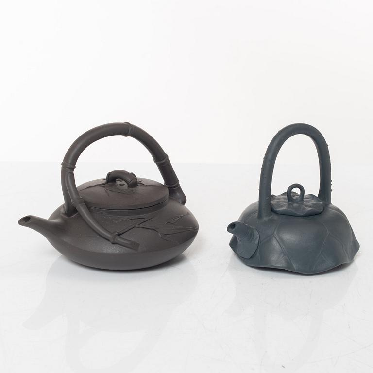 Two Chinese yixing ware teapots, 20th century.