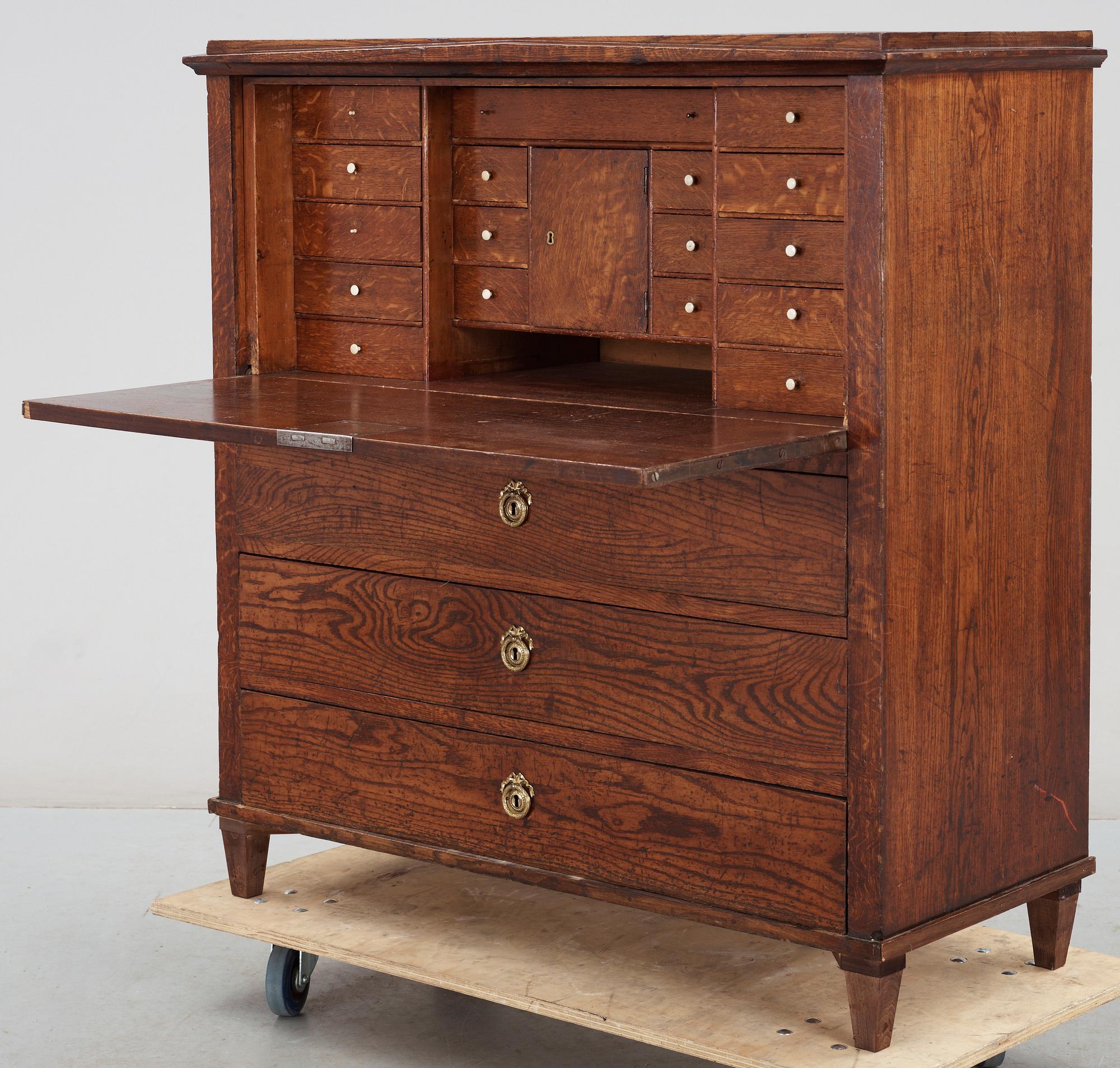 CHIFFONJÉ, sengustaviansk stil, 1800-talets första hälft.