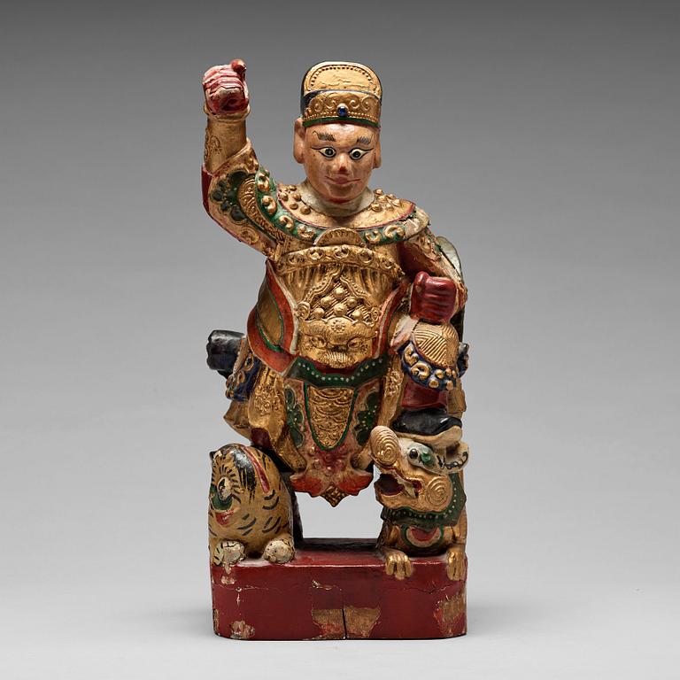SKULPTUR, lackerat trä. Qingdynastin, 1800-tal.