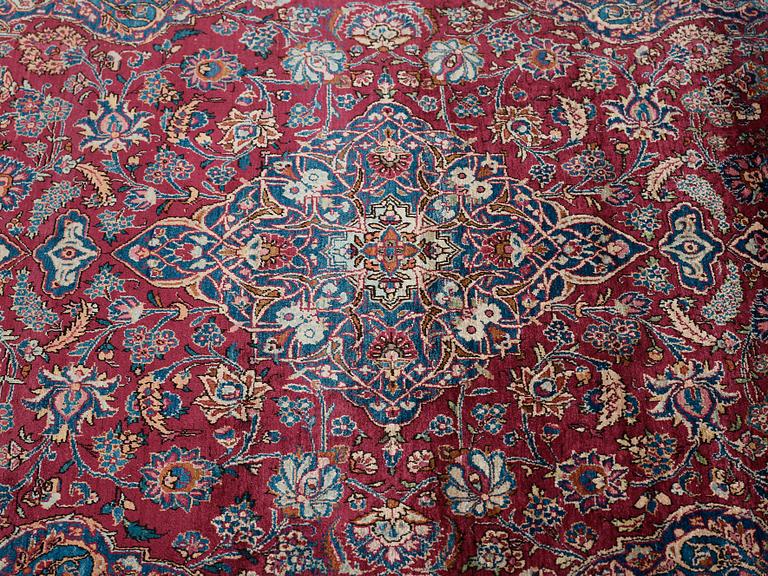 MATTO, a semi-antique silk Kashan, ca 185-198 x 125-132,5 cm.