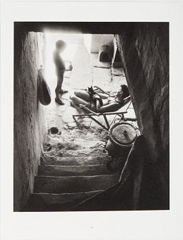 WILLY RONIS, Limited Edition Portfolio with 12 Collotype Plates, signed and numbered 238/290 on the colophon.