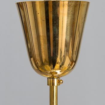 Paavo Tynell, A mid-20th-century '9029/6' chandelier for Taito, Finland.