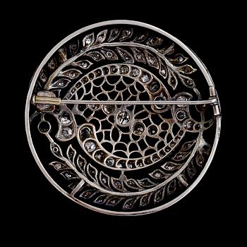 BROSCH, 18K vitguld, gammalslipade diamanter, 1900-talets första hälft. Total vikt ca 15 g.