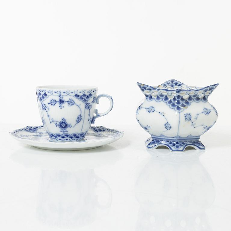 Royal Copenhagen, dinner and coffee service, 81 pcs, Blue Fluted, Full and Half Lace.