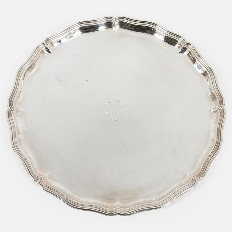 A mid-20th-century serving trolley.