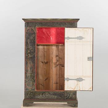 A CUPBOARD 19TH CENTURY.