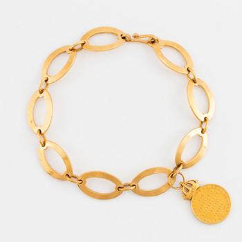 18K gold bracelet, with charm medal.