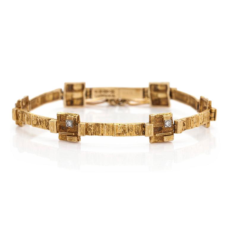 Björn Weckström, an 18K gold 'Diamond etapes' bracelet with single-cut diamonds, Lapponia 1975.