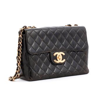 513. CHANEL, a quilted black leather shoulder bag, "Flap bag".