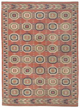 MÄRTA MÅÅS-FJETTERSTRÖM, a carpet, flat weave, 346,5 x 255,5 cm, "Röda åttan", signed AB MMF.