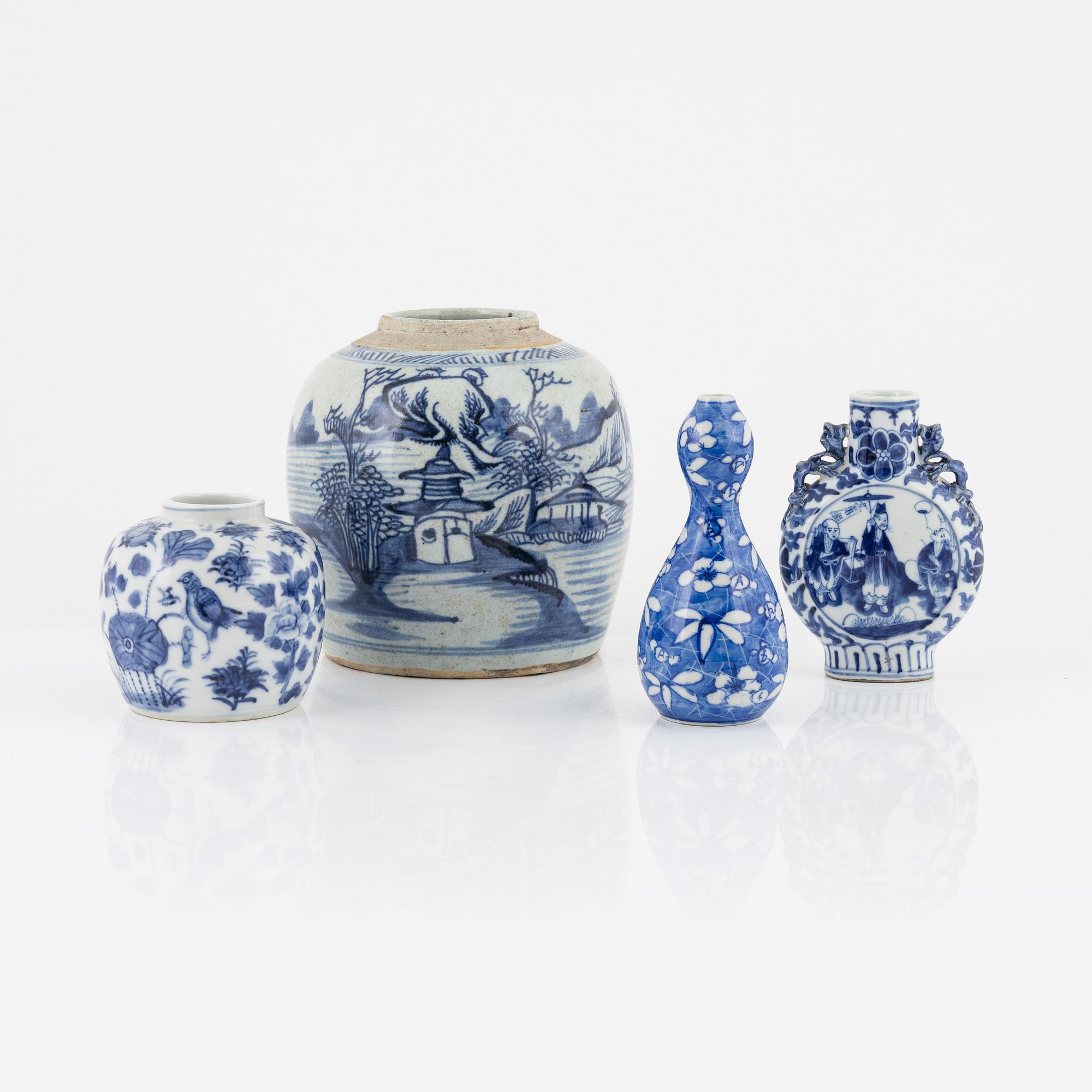 Bojaner, två stycken samt vaser, två stycken, porslin, Kina, 1800-/1900-tal.