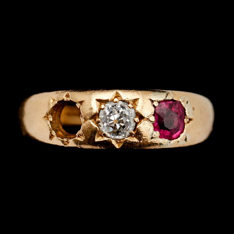 RING, 18 k guld, med briljant. Tot vikt 5 g.