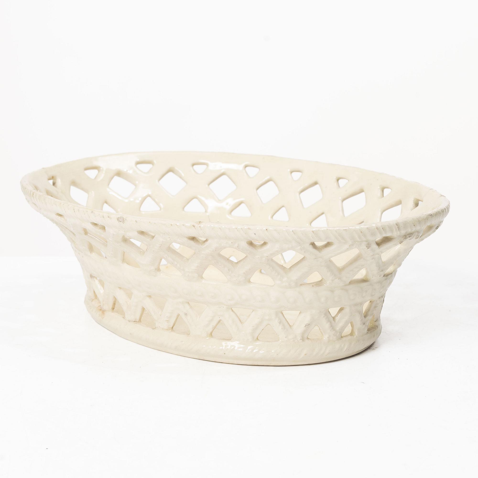 Pierced bowl, faience, 18th century.