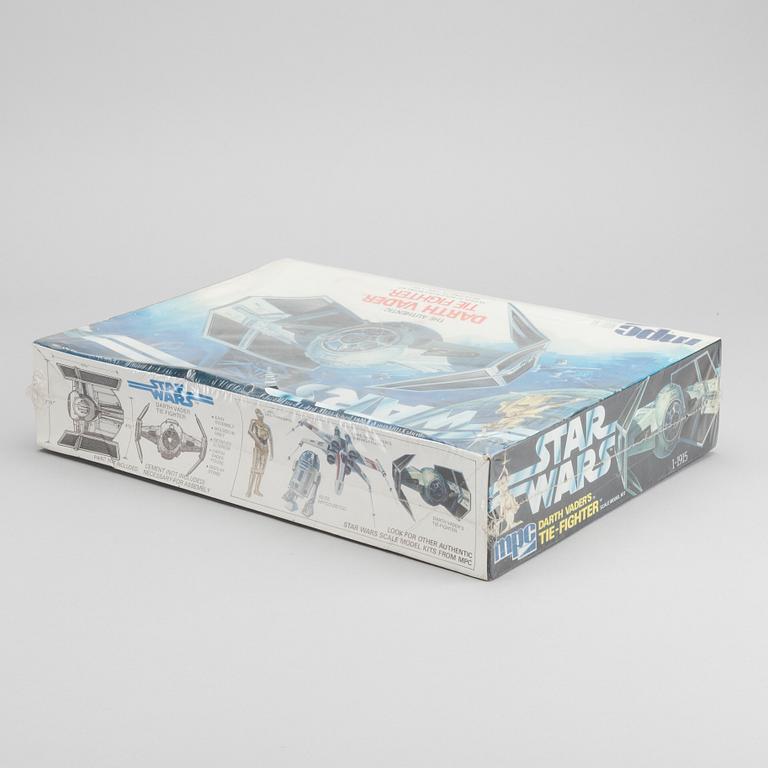STAR WARS,two  authentic scale model kit, Darth Vader Tie Fighter och Luke Skywalker X-ving Fighther, 1977.