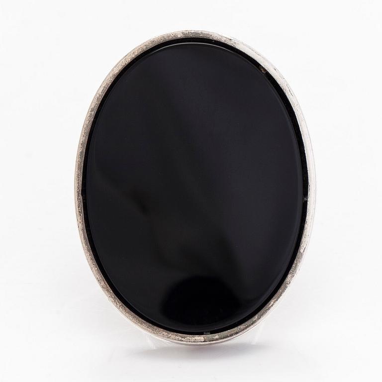 Ring, sterlingsilver och onyx, Urpo Kajander, Kaunis Koru.