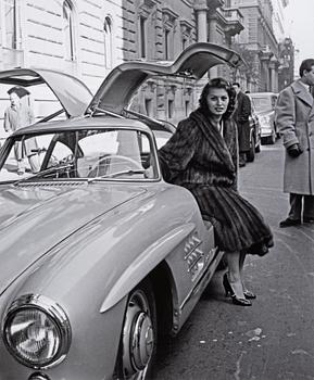 Per-Olow Anderson, "Sophia Loren in Per-Olow's MB 300 SL in Rome, 1954.".