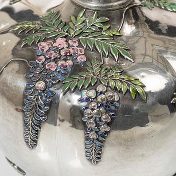 Vaser, ett par, silver, Japan, Meiji (1868-1912).