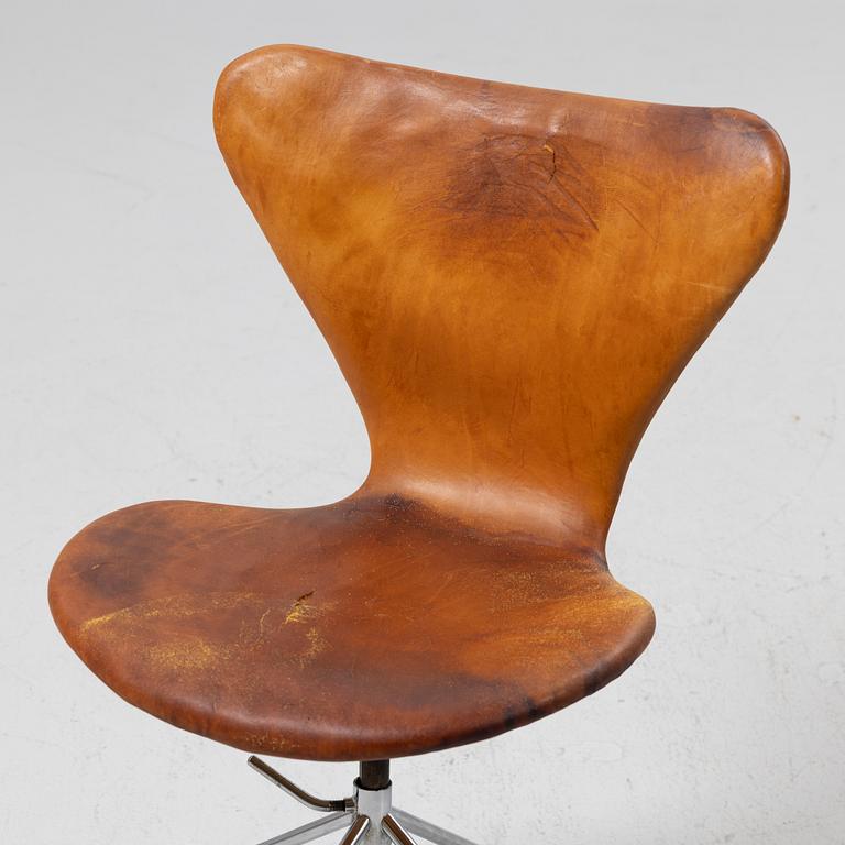 Arne Jacobsen, Office chair, "Series 7", Fritz Hansen, Denmark, 1960s.
