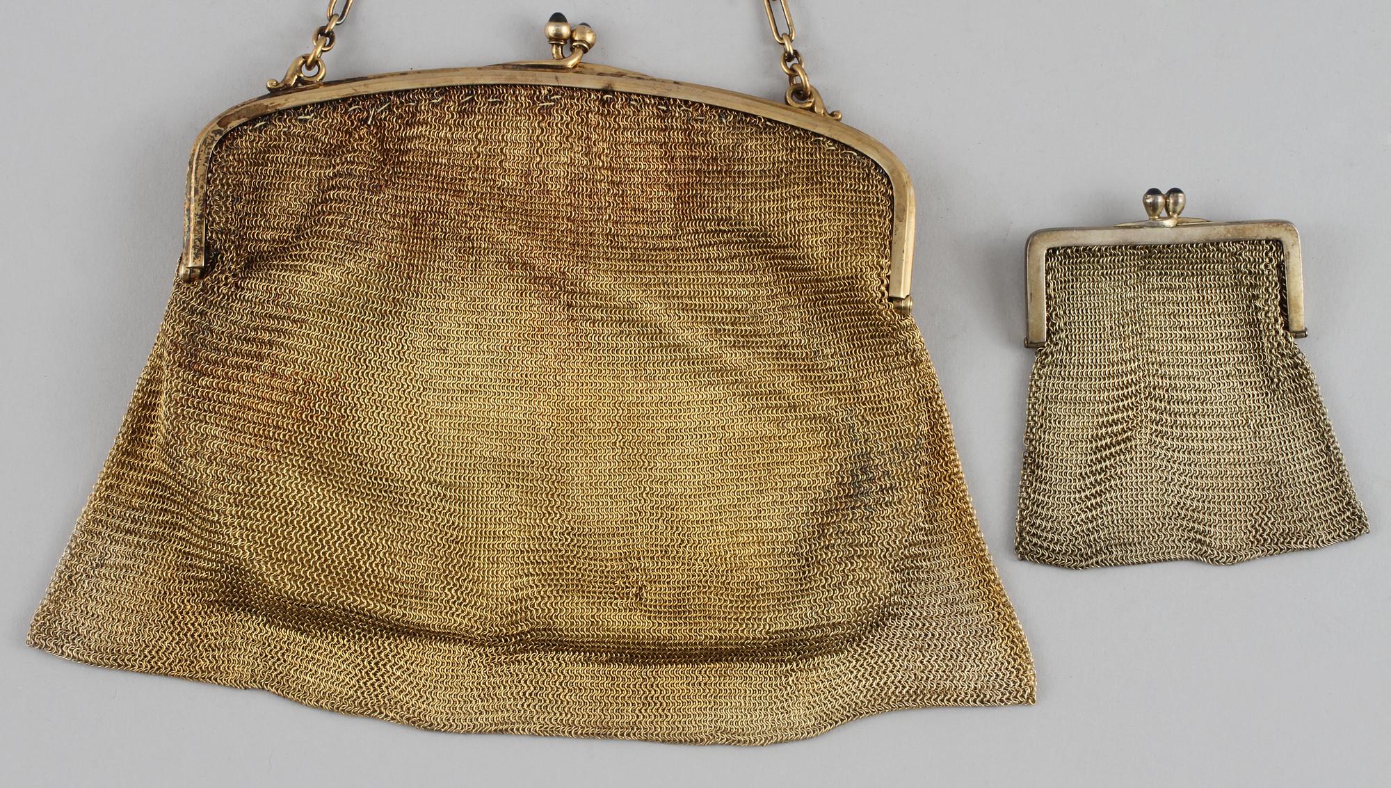 AFTONVÄSKA och PORTMONNÄ, 2 delar, förgyllt silver, vikt 255 g.
