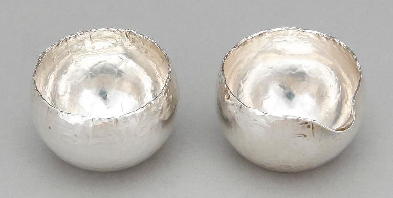 SOCKERSKÅL OCH GRÄDDSNIPA, silver, Rey Urban, Stockholm 1973 och 1976. Vikt 116 gr.