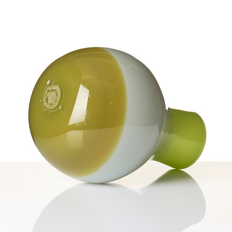 Gunnel Sahlin, urna, glas, Pilchuck Glass School, Seattle, 1995, blåst av Dante Marioni.