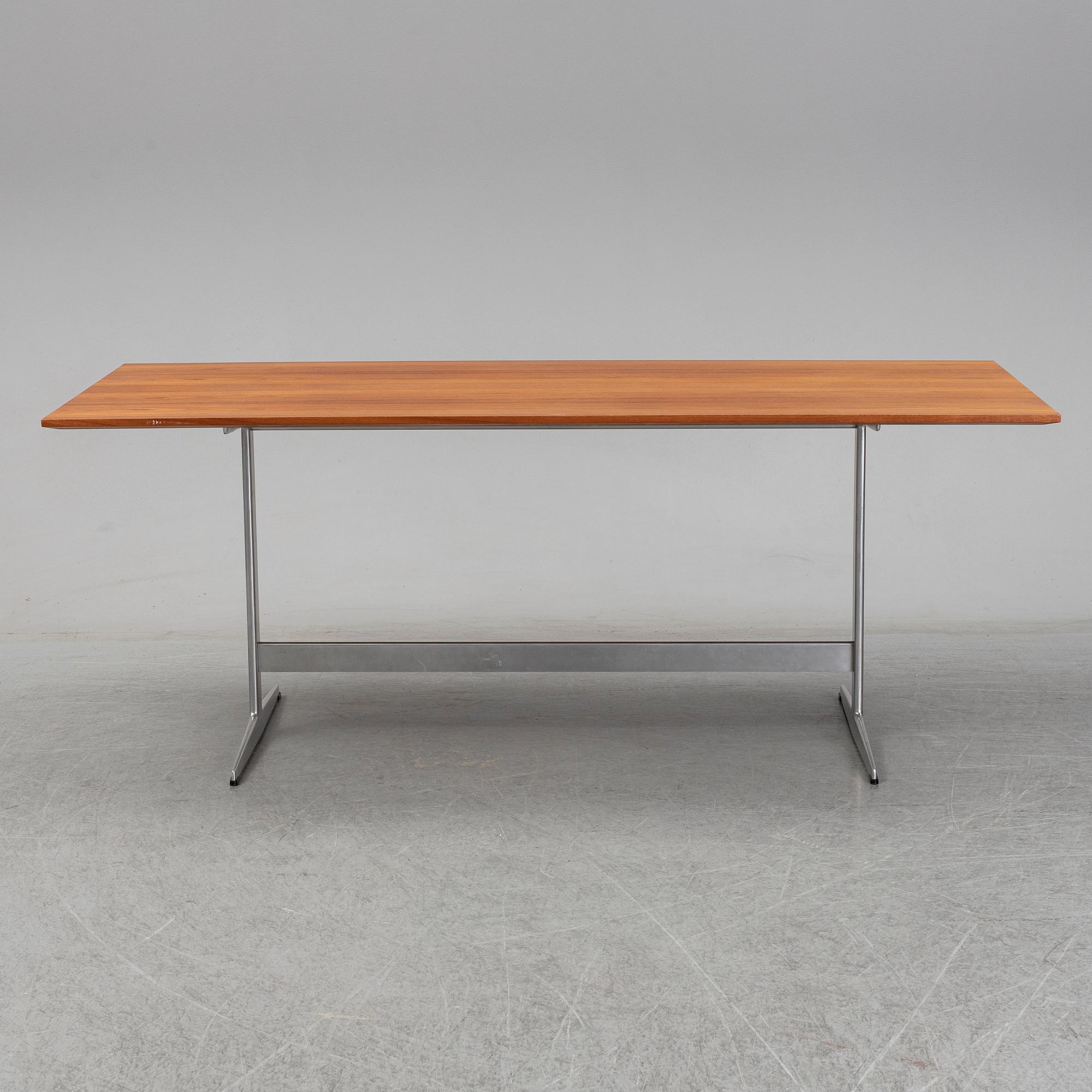 ARNE JACOBSEN, "Shakerbordet", Fritz Hansen 1900-talets mitt.